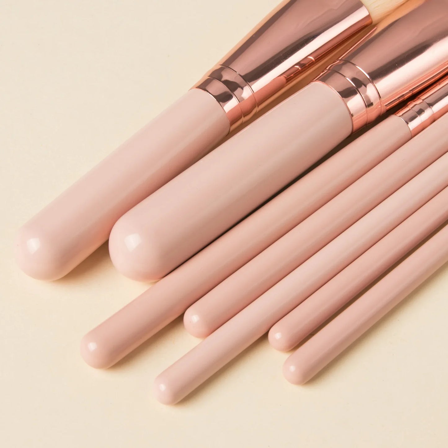 KOSMETYKI Artistry: High-End Professional Makeup Brushes Set for the Beauty Enthusiast