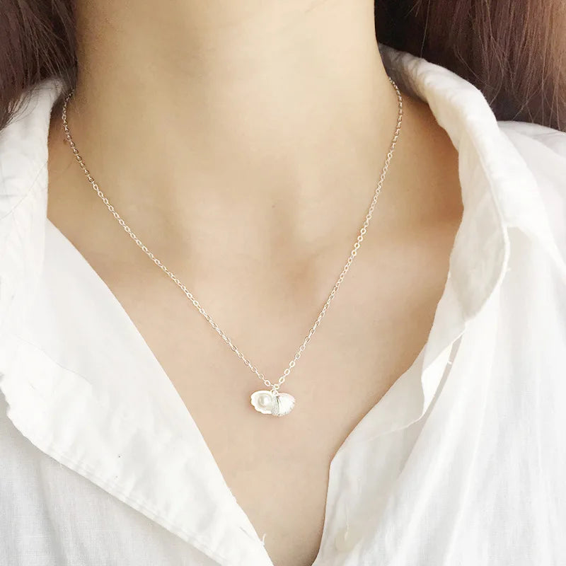 Women Heart-shaped Pendant Necklace - Silver Plated Clavicle Chain