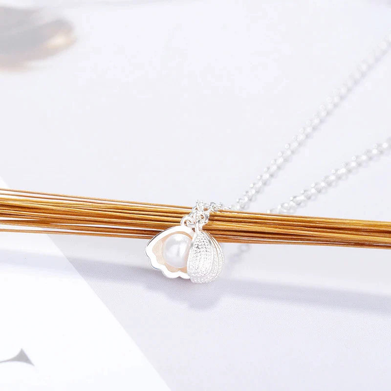 Women Heart-shaped Pendant Necklace - Silver Plated Clavicle Chain