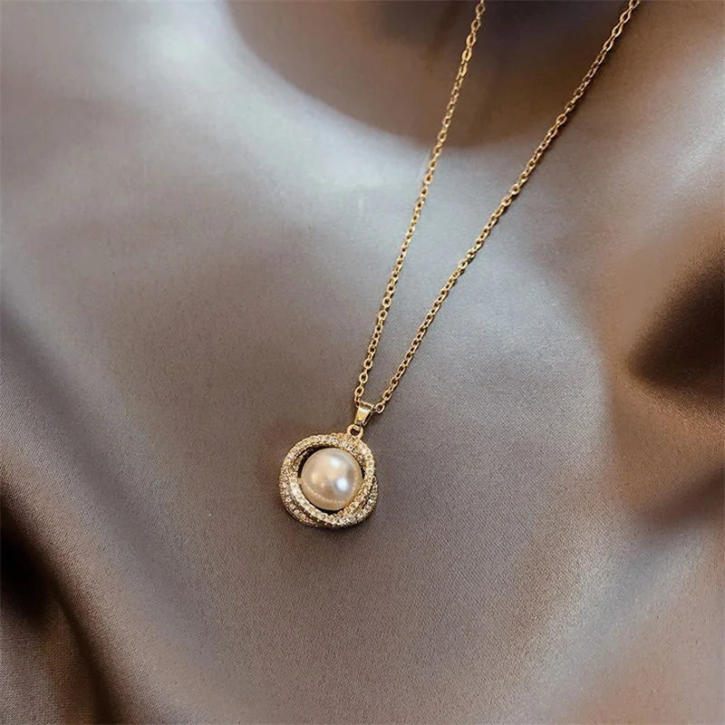 HYFAD Beads Women's Neck Chain - Kpop Pearl Pendant Necklace in Vintage Gold, a Stylish Goth Choker Jewelry Pendant