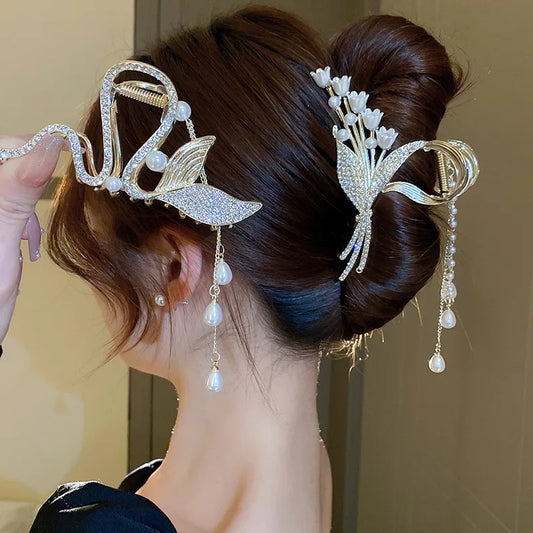 Lady Glams Rhinestone Flower Hair Claws: A Touch of Elegance