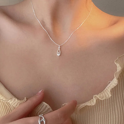 Rinhoo Korean Fashion Zircon Water Drop Pendant Necklace: Vintage Elegant Temperament Clavicle Chain Necklace - Wedding Jewelry