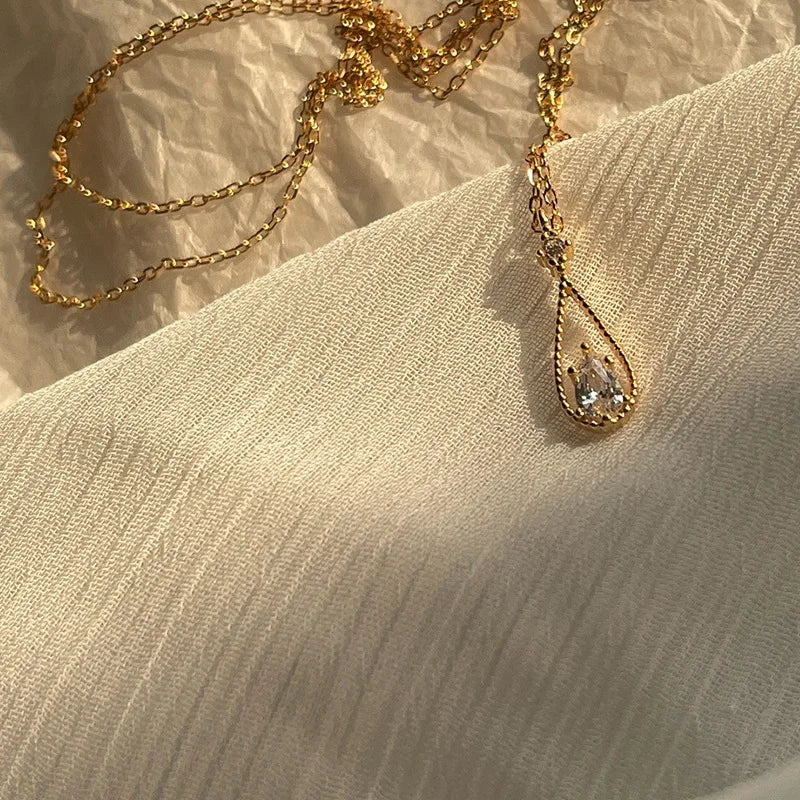 Rinhoo Korean Fashion Zircon Water Drop Pendant Necklace: Vintage Elegant Temperament Clavicle Chain Necklace - Wedding Jewelry