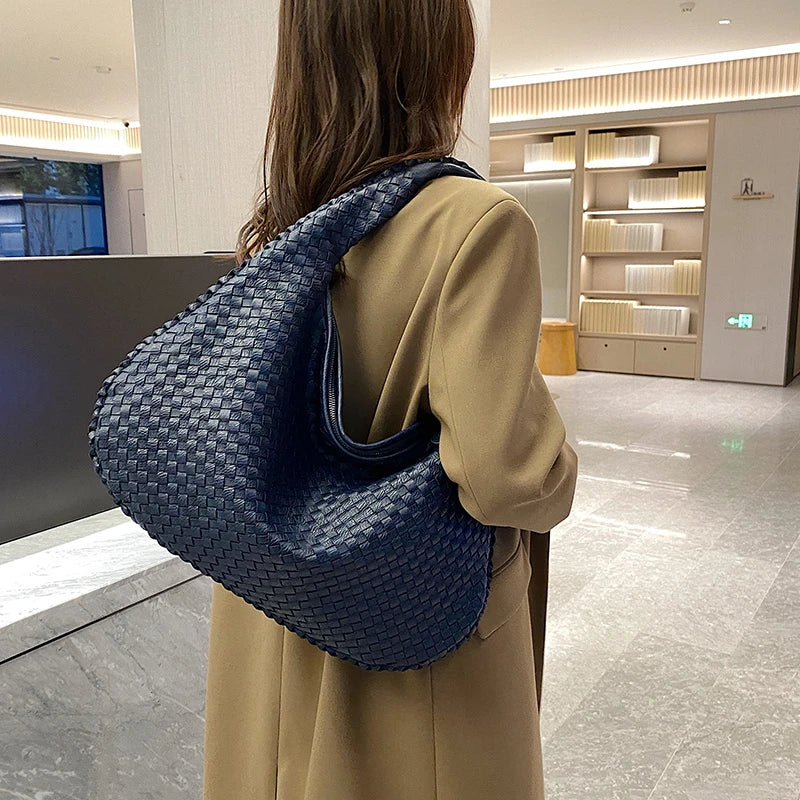 Lady Glams Hochwertige gewebte Tragetasche – Eine luxuriöse Designerhandtasche für Damen