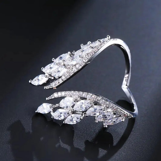 Lady Glams Romantic Cubic Zirconia Open Wing Joint Ring