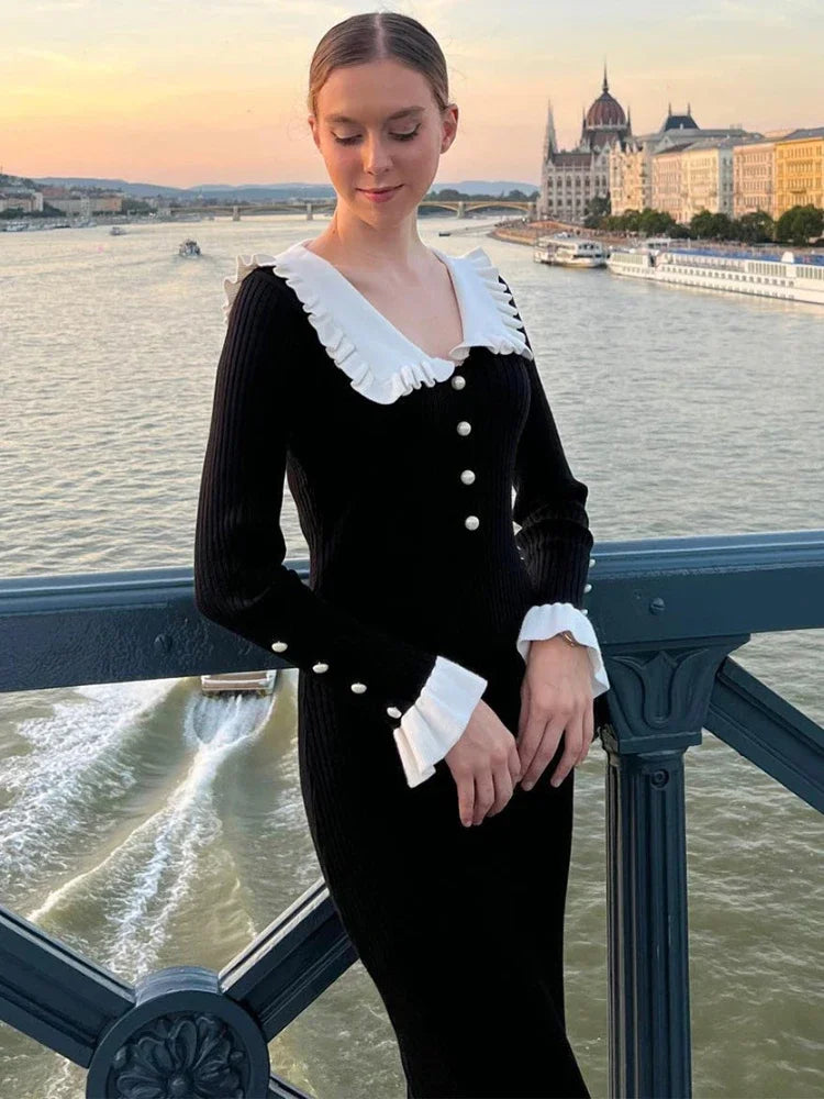 Raffinierte Eleganz – Lady Glams Maxikleid mit hoher Taille und Rüschen